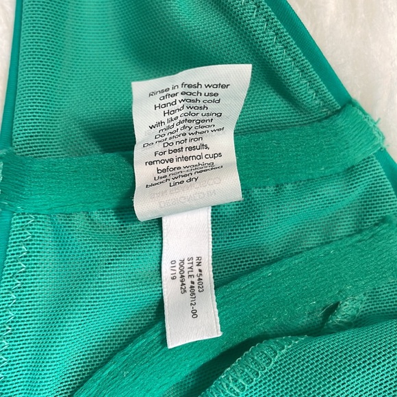 Athleta Maldives Vintage Floral Bikini Top Size 34B/C - Picture 10 of 11